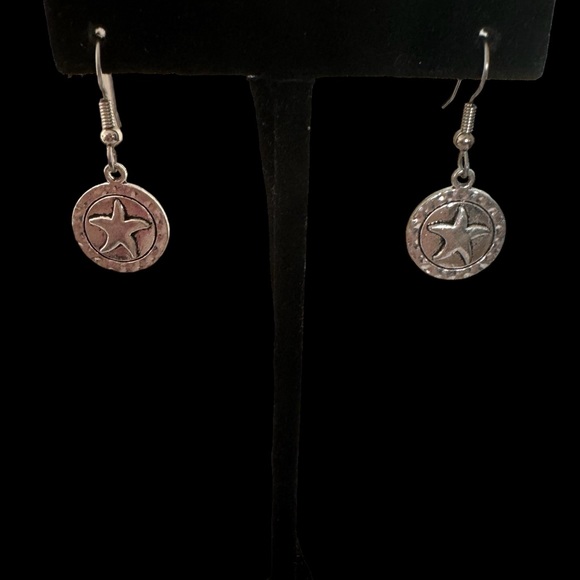 ❤️NWT Boutique Girls or Ladies Starfish Earrings - Picture 2 of 3